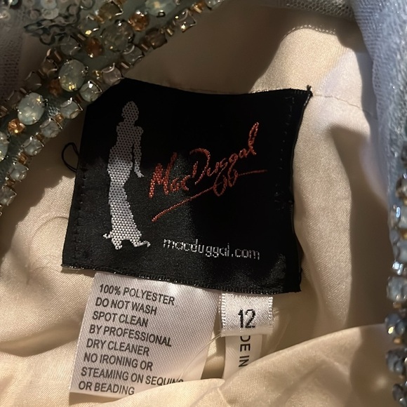Mac Duggal 12460 NWOT Sequin Embellished Jewel Neckline Lace Gown - Picture 8 of 8